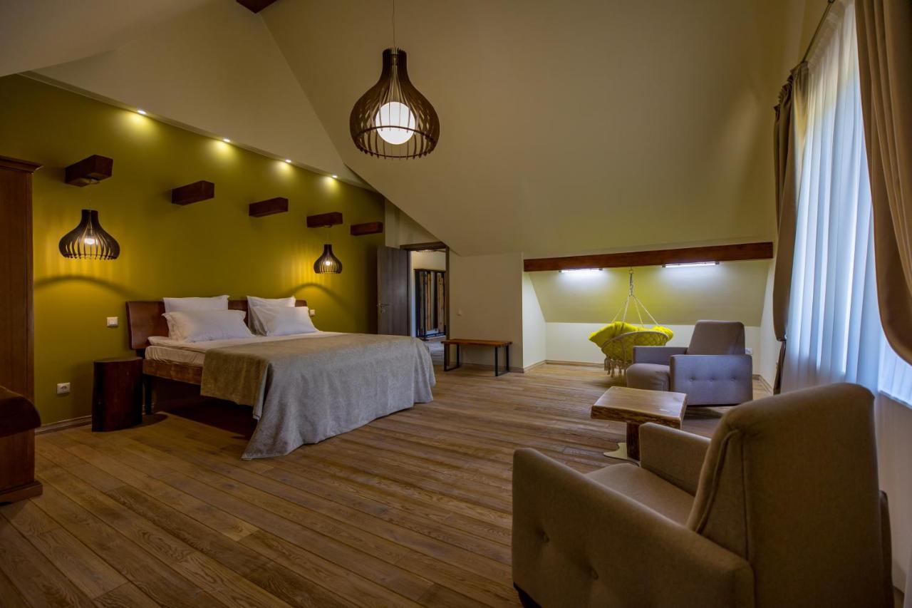 Отель Casa Iustin Мороэни Экстерьер фото