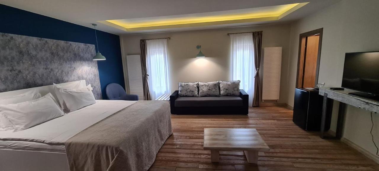 Отель Casa Iustin Мороэни Экстерьер фото